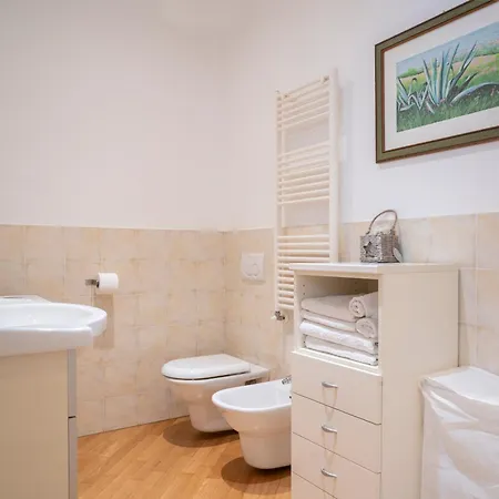 Luccoli's Nest アパート